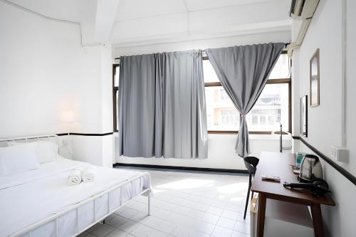 Ένα ή περισσότερα κρεβάτια σε δωμάτιο στο GO INN MRT Hua Lamphong โกอินน์ เยาวราช Mrt หัวลำโพง