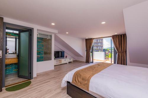 Ένα ή περισσότερα κρεβάτια σε δωμάτιο στο Estella Hotel Dalat