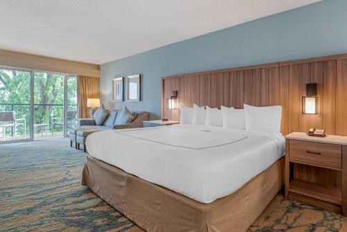 Postel nebo postele na pokoji v ubytování Heidel House Hotel and Conference Center, an Ascend Collection Hotel