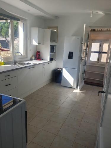 Virtuvė arba virtuvėlė apgyvendinimo įstaigoje Maison agreable