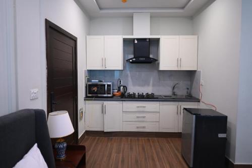 Kuchyň nebo kuchyňský kout v ubytování De Elevè 02'- Designer 1 Bed Luxury Apartment