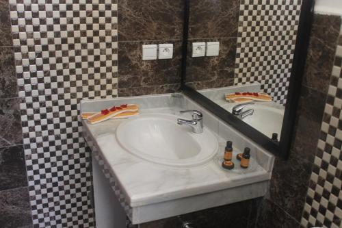 Bathroom sa Hotel Cafe Verdi