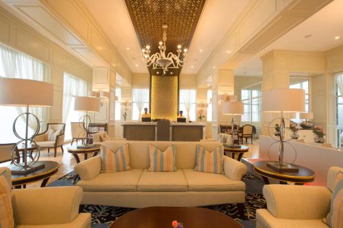 Un lugar para sentarse en Fragrant Nature Munnar - A Five Star Classified Hotel