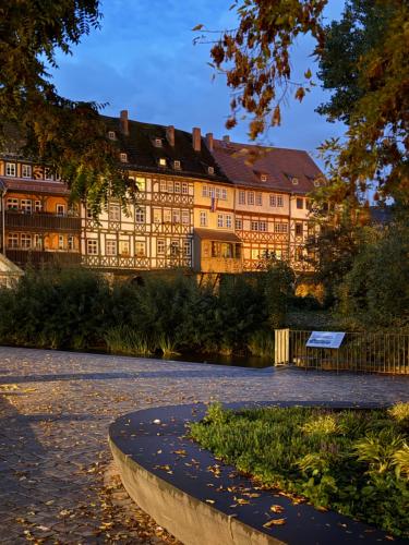 エアフルトにあるKrämernestの道路に面した大きな建物