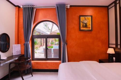 a bedroom with a bed and a window at Serena Tam Coc Hotel & Villa in Ninh Binh
