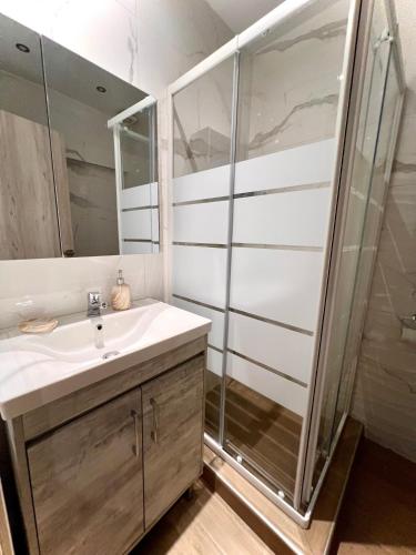 a bathroom with a sink and a shower at Fillio 's Apartment, Ptolemaida in Ptolemaida