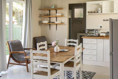 Η κουζίνα ή μικρή κουζίνα στο Villa Vredenrust Guesthouse