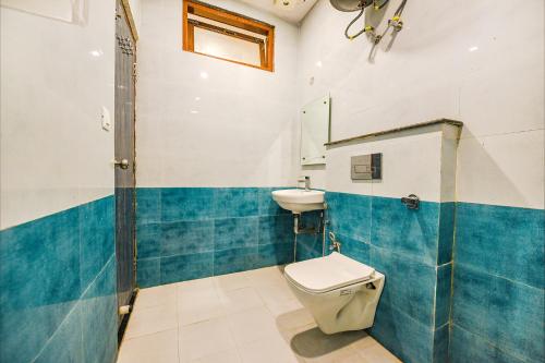 a bathroom with a toilet and a sink at Hotel Alaknanda Paradise in Dehradun