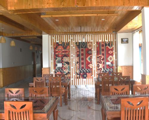 Φωτογραφία από το άλμπουμ του The Shangchul Heights COZY SHANGARH ESCAPE WITH TRADITIONAL DELIGHTS σε Jāmb