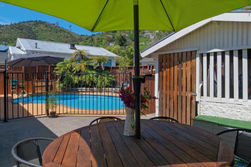 Πισίνα στο ή κοντά στο The Nile Street Bungalow