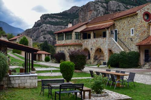 Muntenia Inn Apartments and Suites