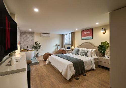 Ένα ή περισσότερα κρεβάτια σε δωμάτιο στο Secret Garden Hotel Phan Xich Long