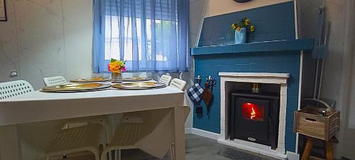 a kitchen with a table and a fire place at Casa 2 Andrades in Belmonte