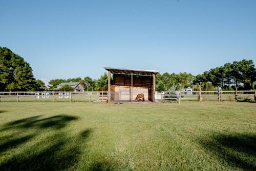 Το κτήριο όπου στεγάζεται  η παραθεριστική κατοικία