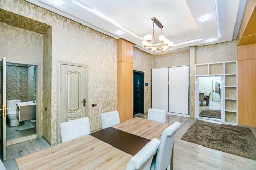 MOXY Home tesisinde bir banyo