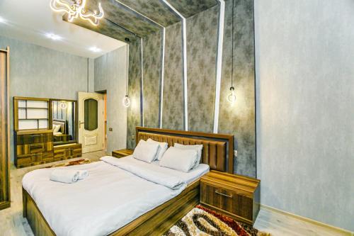 MOXY Home tesisinde bir odada yatak veya yataklar