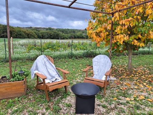 Afbeelding uit fotogalerij van Roulotte en bois in Fuveau