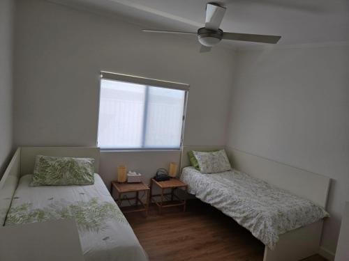 Llit o llits en una habitació de Harry's Place