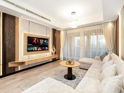 New Renovate Huge Flat w Canal & Burj Khalifa view