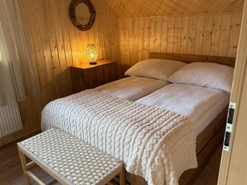 Postel nebo postele na pokoji v ubytování Domek z Widokiem Szklarska Poręba