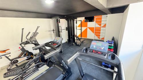 Phòng/tiện nghi tập thể dục tại Studio Moderno com automação e vista incrível