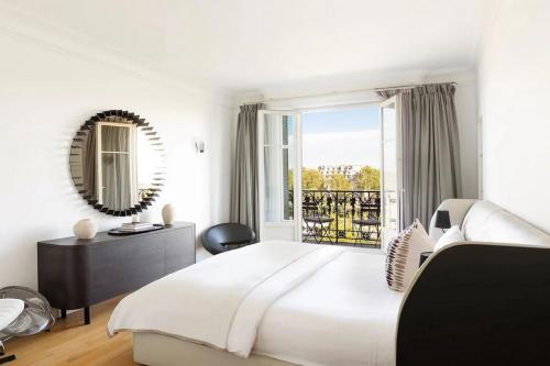 Ένα ή περισσότερα κρεβάτια σε δωμάτιο στο Hauts-de-Seine Eiffel Tower