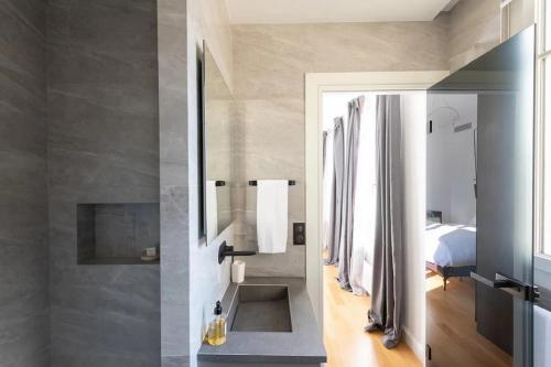 Ένα μπάνιο στο Hauts-de-Seine Eiffel Tower