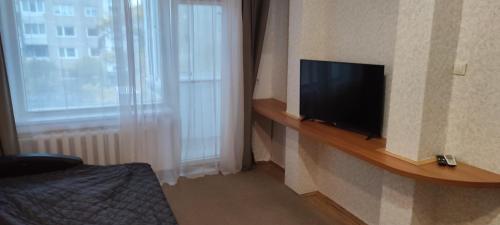 TV a/nebo společenská místnost v ubytování CheapStayVilnius
