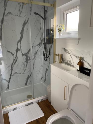 Koupelna v ubytování Levenvale Studio