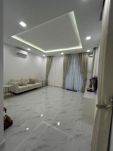 Charming 4-bedroom townhome in vibrant Phnom Penh!