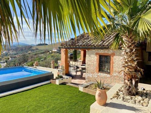 a villa with a swimming pool and a house at Tramontana Casetta in Castilenti