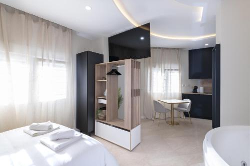 Postel nebo postele na pokoji v ubytování MALAGA BOUTIQUE V.V LUXURY JACUZZY