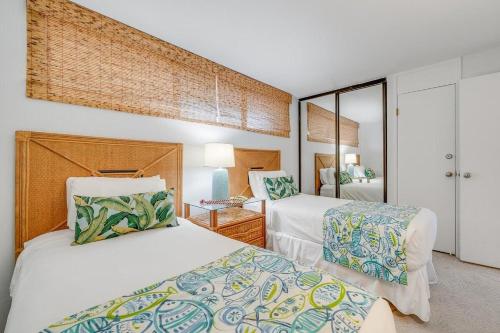 Postel nebo postele na pokoji v ubytování Kaanapali Shores 725 · KS 725 2BD in BeachFront Resort w Ocean V