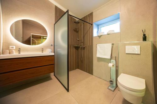 Ένα μπάνιο στο Villa LaVaJu