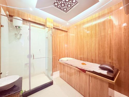 Ένα μπάνιο στο 5-STAR HOTEL in Digha with #S-Pool #Conference Hall #Premium Room #Restaurant- JAIRAM WAY-BAY