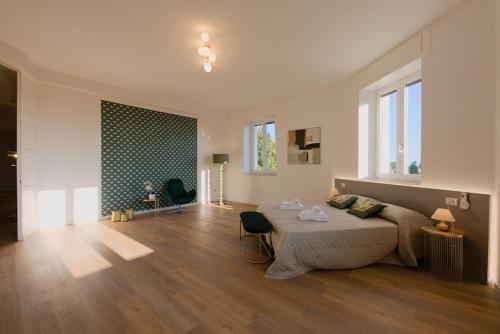 a bedroom with a bed and a table in it at Camera Berlino - La Casa di Carta Affittacamere in Udine