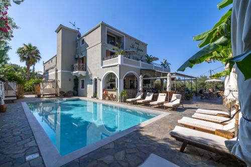 Bazén v ubytování La Signora Hotel nebo v jeho okolí