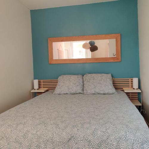 Postel nebo postele na pokoji v ubytování Maison indépendante avec piscine et jardin à Mérignac, à 15 min du centre de Bordeaux