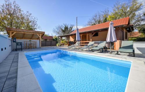 Gorgeous Home In Kutina