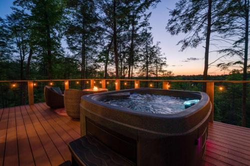 Fotografie z fotogalerie ubytování Private Lux Getaway Hot-Tub Net Loft - Birdhouse v destinaci Campton