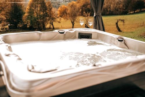 Zachód Beskidu domek z Jacuzzi na wyłączność