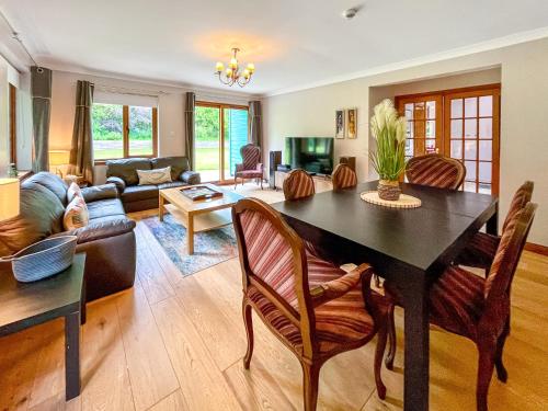 Μια τηλεόραση ή/και κέντρο ψυχαγωγίας στο Foxglove Cottage 2 - Uk50020