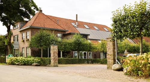 a large brick house with a roof at Landhuis Bovenste Bos in Epen