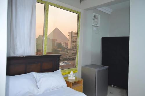 Postel nebo postele na pokoji v ubytování Pyramids Comfort Stay
