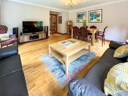 Μια τηλεόραση ή/και κέντρο ψυχαγωγίας στο Foxglove Cottage 1 - Uk50019