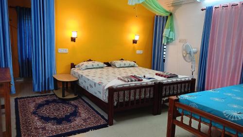 a bedroom with a bed and a table in a room at Munroe Coconut Homestay in Munroe Island