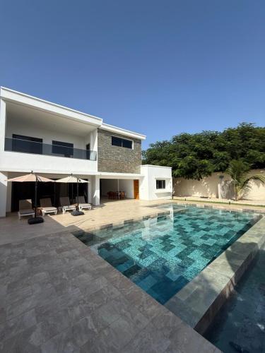 Swimmingpoolen hos eller tæt på Villa Bibish