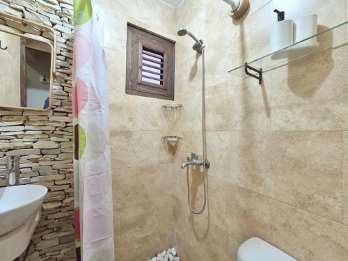 Ένα μπάνιο στο Teonil