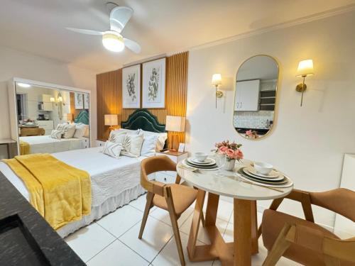 a bedroom with a bed and a table with a dining room at Refúgio Moderno Próx Metrô, 25 de Março and Expo Apt 24 in Sao Paulo