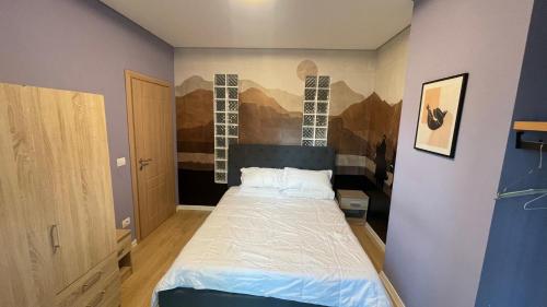Ένα ή περισσότερα κρεβάτια σε δωμάτιο στο OSL Apartament Tirana